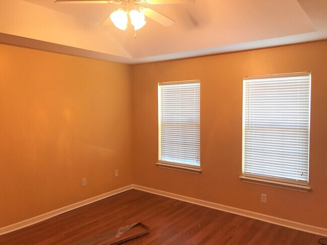 Building Photo - 200 Sunview Dr