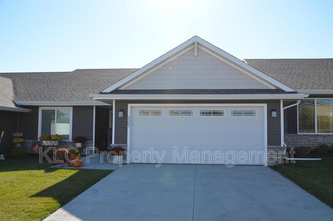 Building Photo - 2307 Redmond Ave