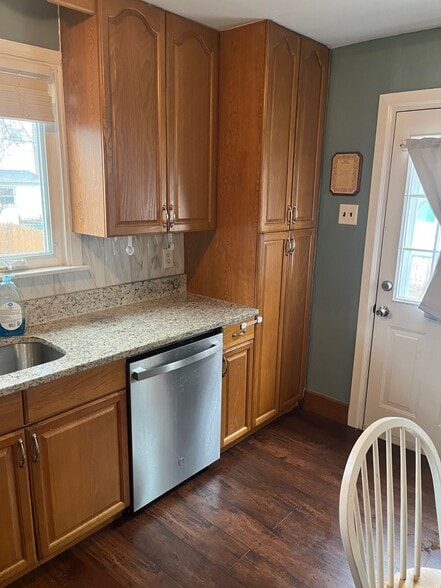 Building Photo - 511 Stanwood St