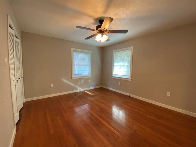 Building Photo - 3909 Ascot Ln