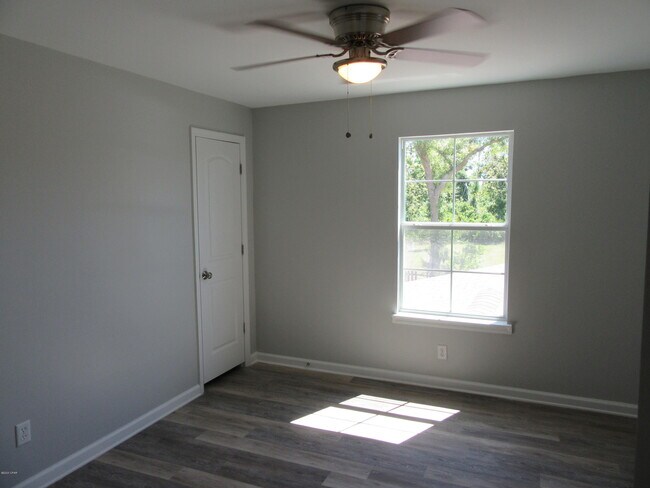 Building Photo - 801 Plantation Way