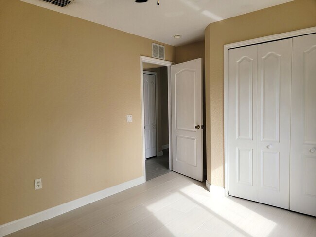 Building Photo - 3/2/2 Rental Home located centrally in Spring Hill FL 34609