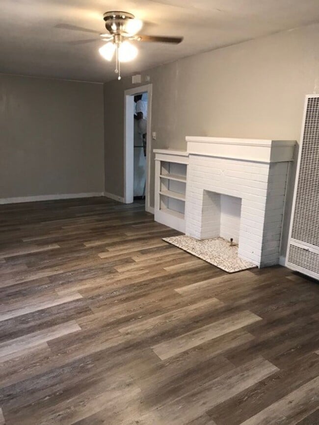 Building Photo - Newly Remodeled off Sayles
