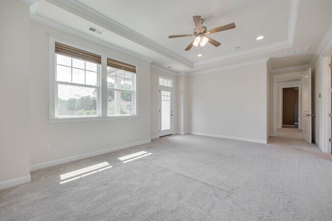 Building Photo - Gorgeous 4 bed 3.5 bath French country hom...