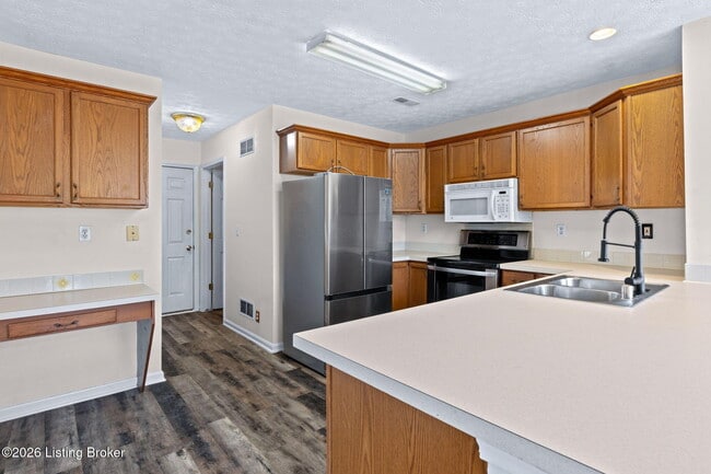 Building Photo - 5001 Middlesex Dr