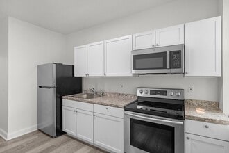 Building Photo - Gorgeous 4 Bedroom is Penn North