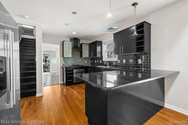 Building Photo - 520 E Hazelhurst St