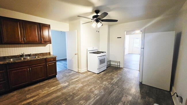 Building Photo - 15 E 21st St