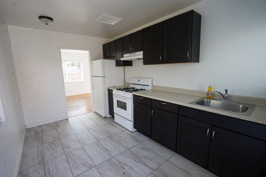 Kitchen - 5614 Auckland Ave