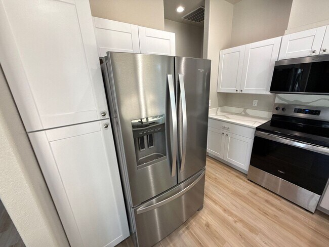 Building Photo - 5647 SW Windflower Dr