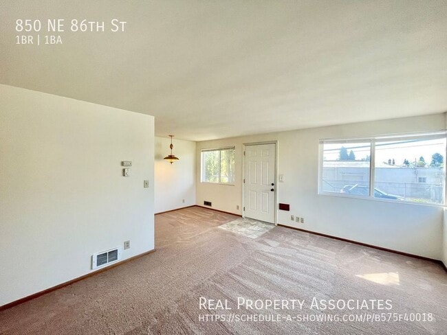 Building Photo - 850 NE 86th St