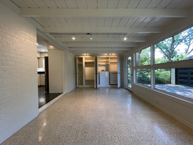 Building Photo - 3624 S Hills Ave