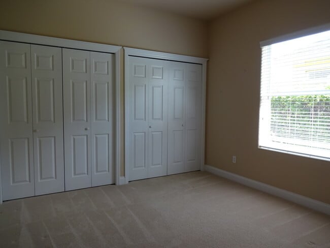 Building Photo - 7 Cherokee Ct W