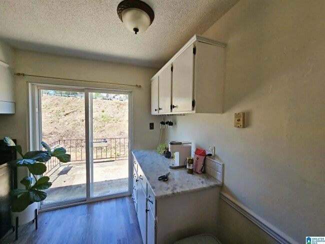 Building Photo - 3449 Sandner Ct