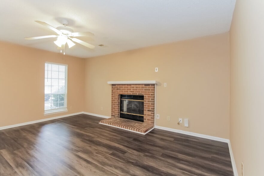 Building Photo - 8307 Houndstooth Dr