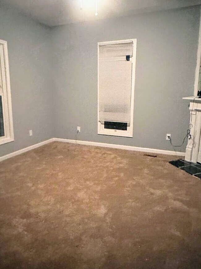 Building Photo - 3027 Garfield Ave