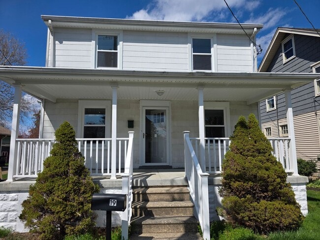 Building Photo - 19 Champlain Ave