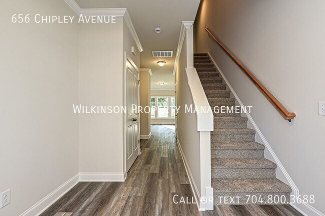 Building Photo - 3-Bedroom Townhouse with Proximity to Char...