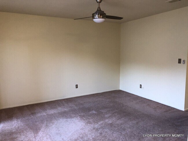 Building Photo - 136 Touchstone Pl