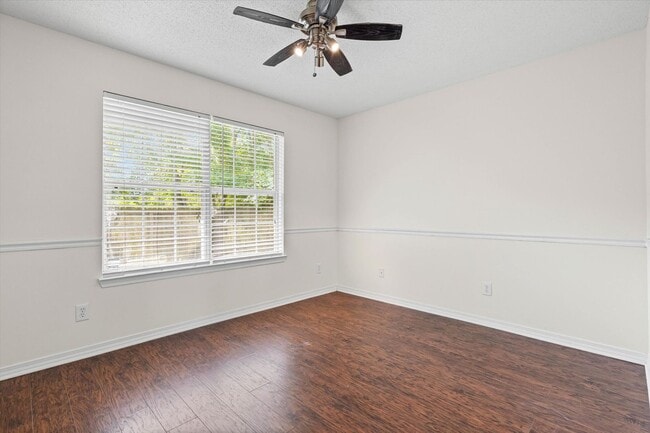 Building Photo - Four Bedroom in West Mobile