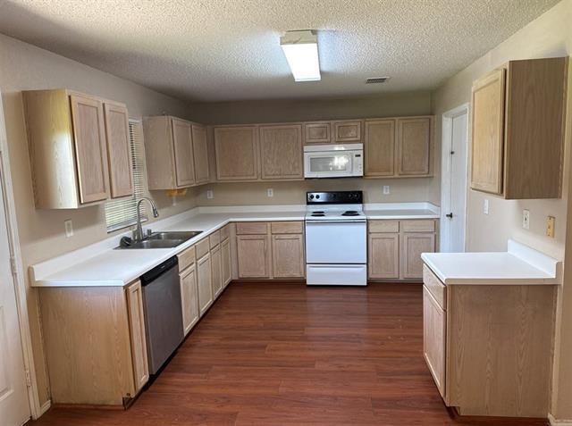 Building Photo - 4221 Meadowknoll Dr
