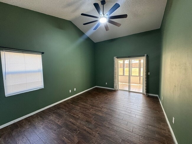 Building Photo - Your Dream Home Awaits! MASSIVE Backyard! ...