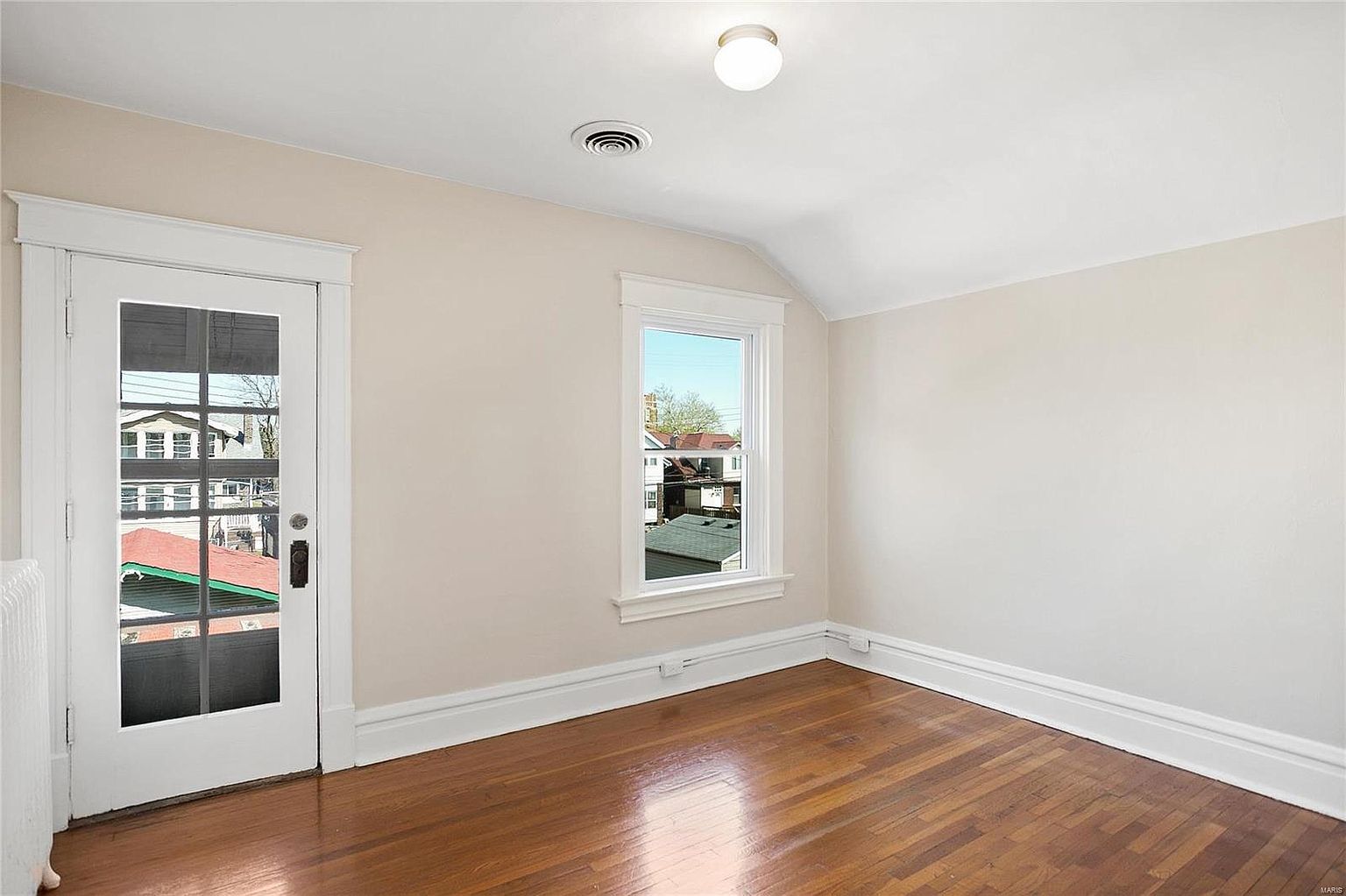 Building Photo - 10 Lawn Pl