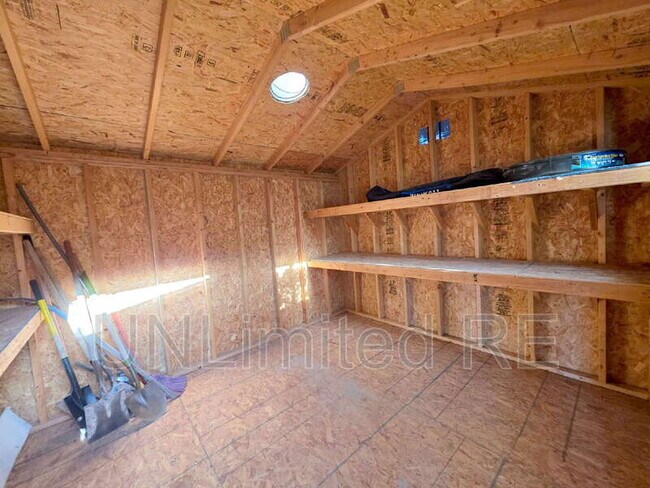Building Photo - 490 Deer Pass Dr