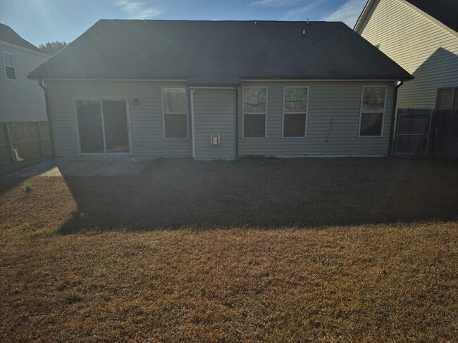 Building Photo - 284 River Oak St