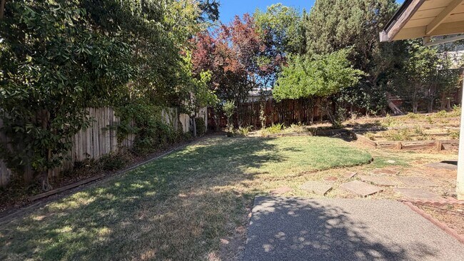 Building Photo - 7737 Southcliff Dr