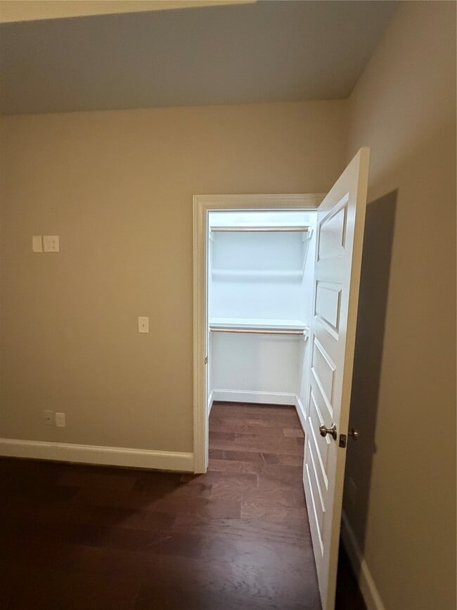 Building Photo - 3303 Kilgore St