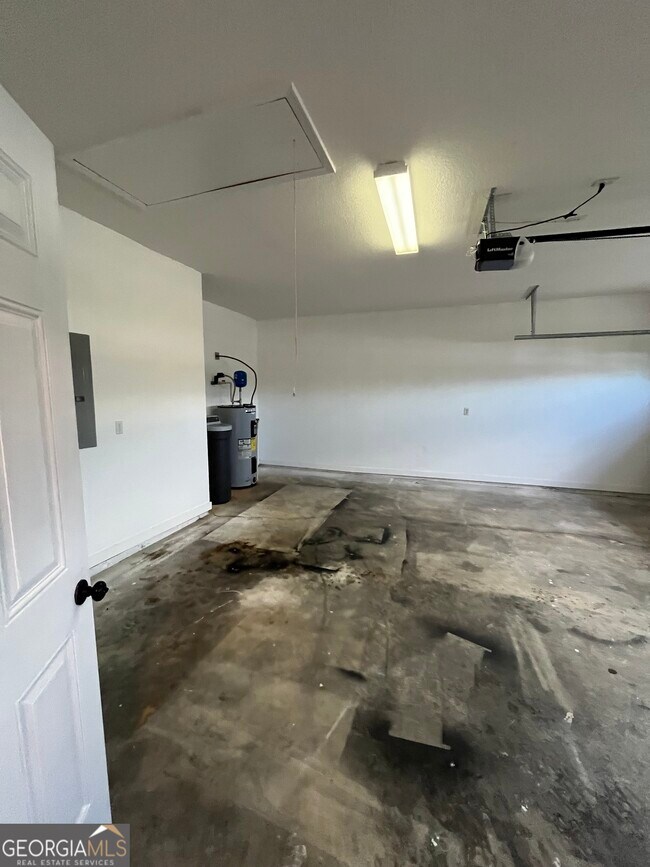 Building Photo - 206 Royal Palms Ave