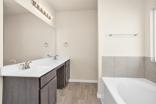 Building Photo - 223 Shoreview Dr