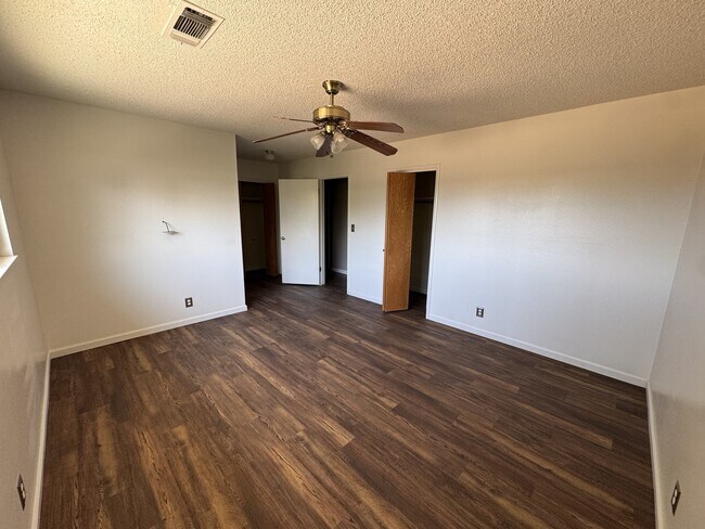 Building Photo - 417 E Magnolia Ave