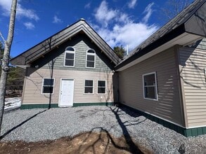 Building Photo - Meadow Woods