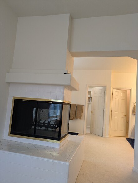 Building Photo - 105 Donegan Ct