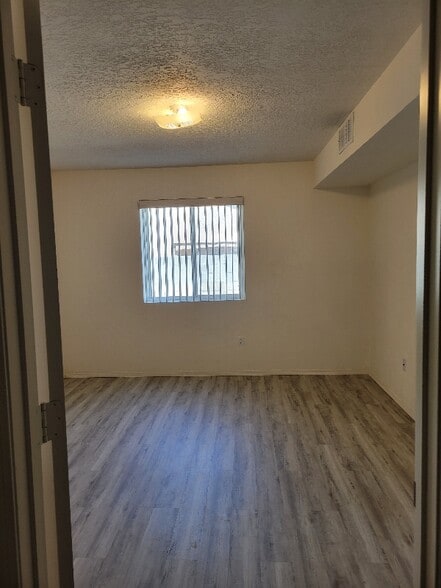 Building Photo - 309 Cuadro St SE