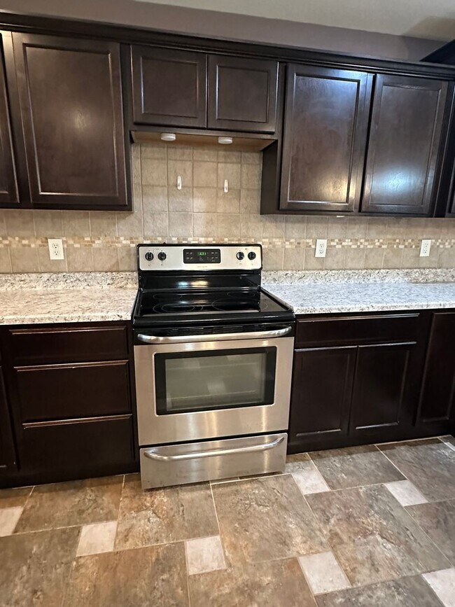 Building Photo - 4 Bed 2 Bath FOR RENT in Waynesville