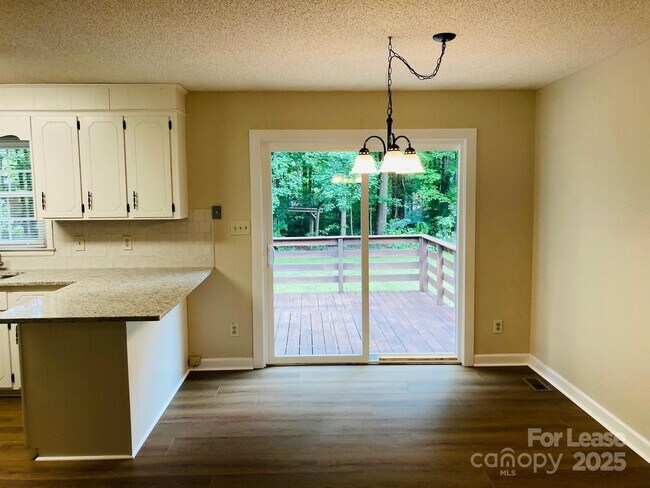 Building Photo - 7984 Secluded Ln