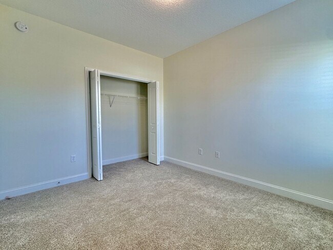 Building Photo - MOVE-IN READY! (Pet Friendly)