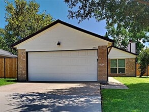 Building Photo - 3411 Old Oaks Dr