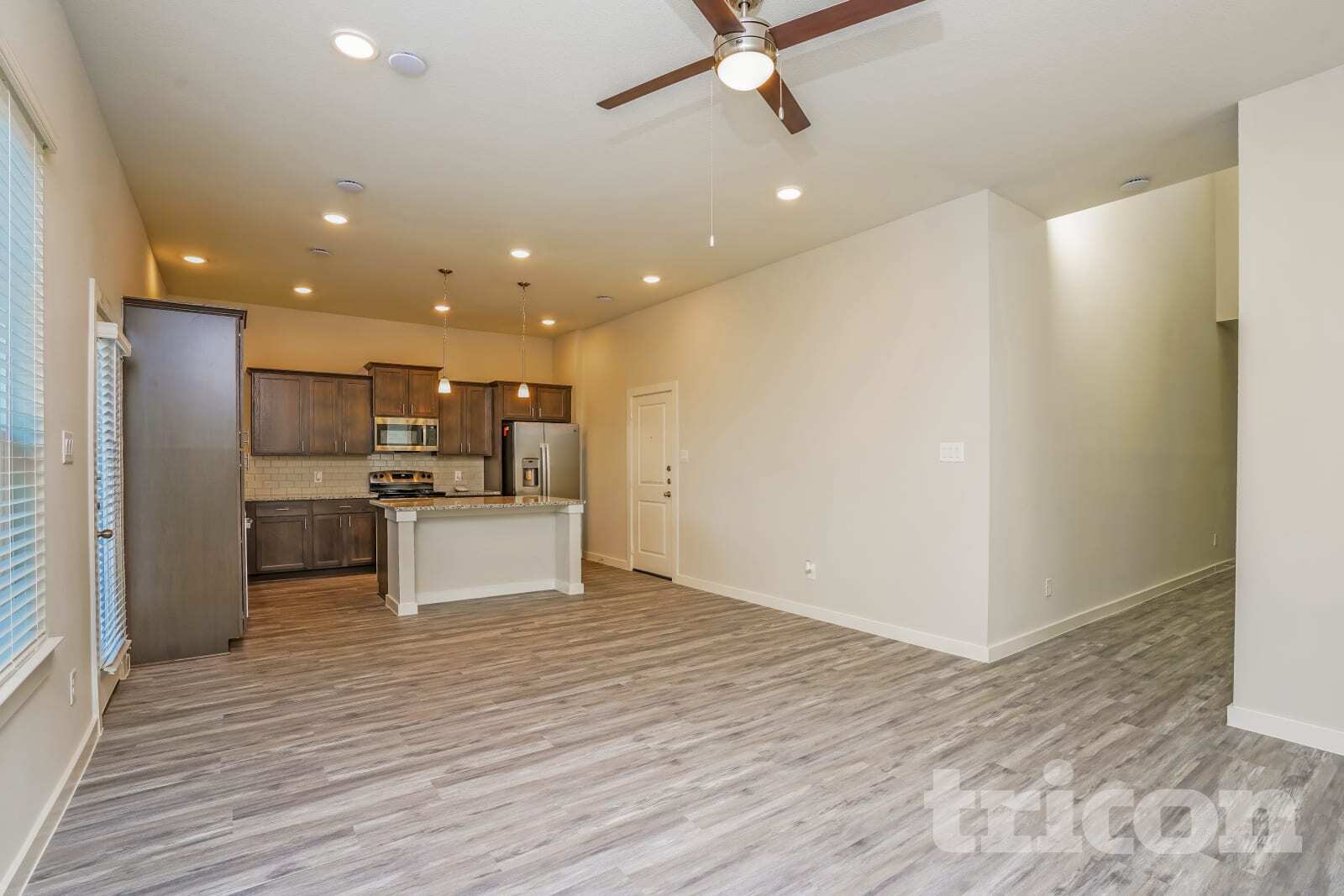 Building Photo - 9835 Willow Creek Commerce Dr