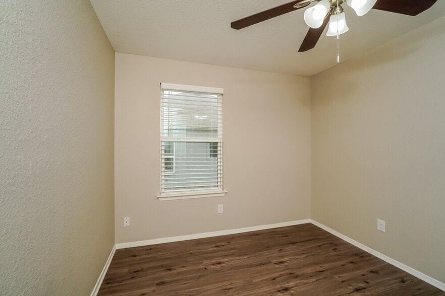 Building Photo - 123 Fabarm Ln