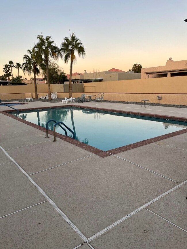 Building Photo - TOWNHOME IN MESA DEL SOL!