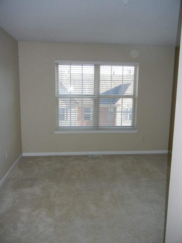 Building Photo - 39471 Springwater Dr