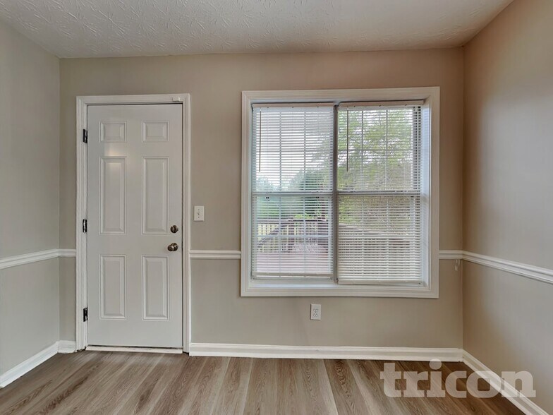 Building Photo - 1685 Nottingham Way