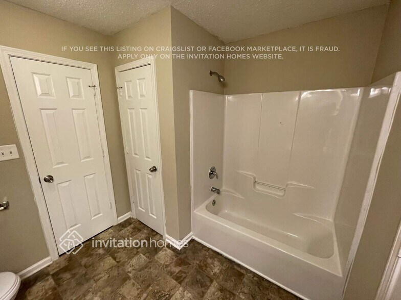 Building Photo - 171 Golding Dr