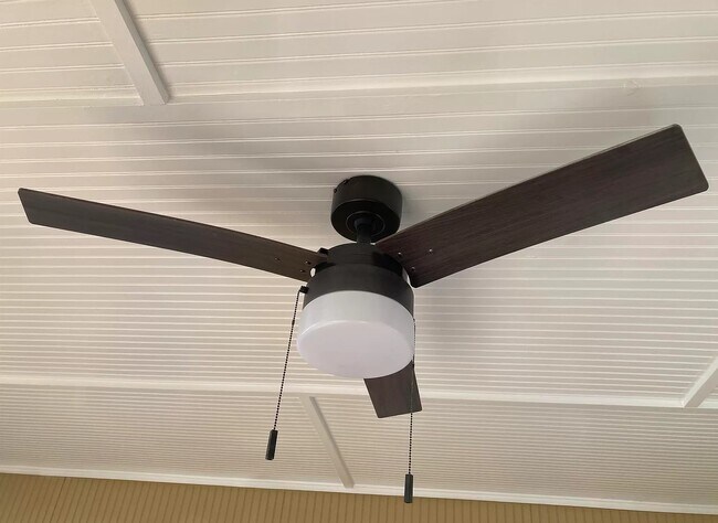 Building Photo - 504 E Bradford St