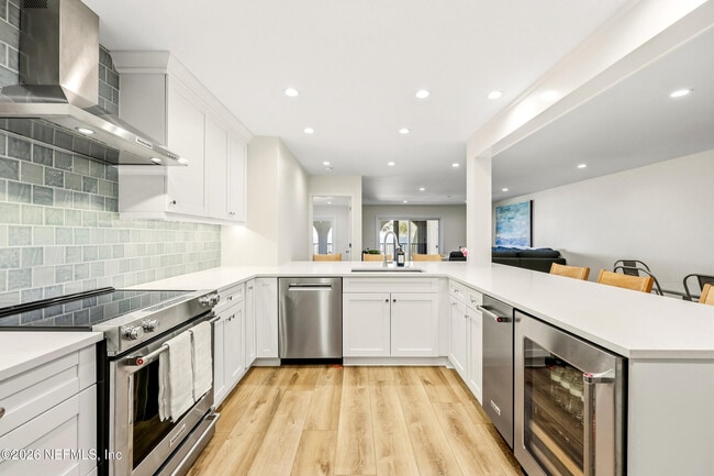 Building Photo - 10 10th St