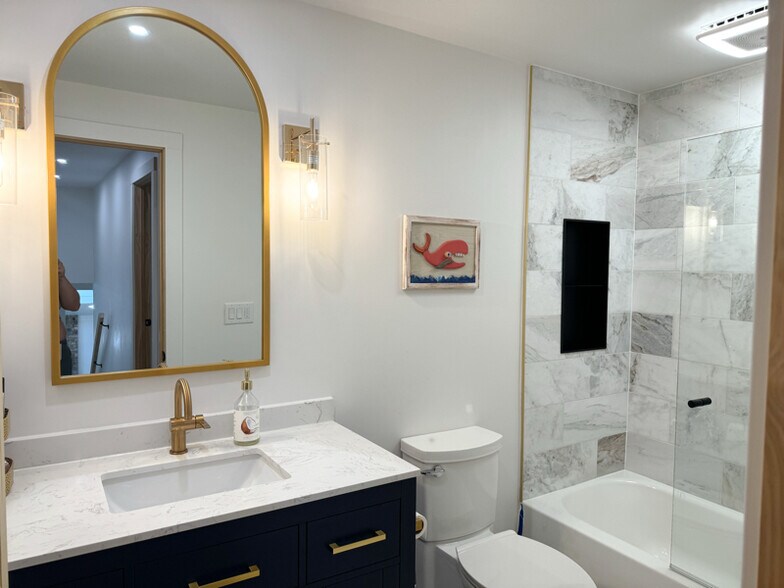 Building Photo - 5610 41st Ave E